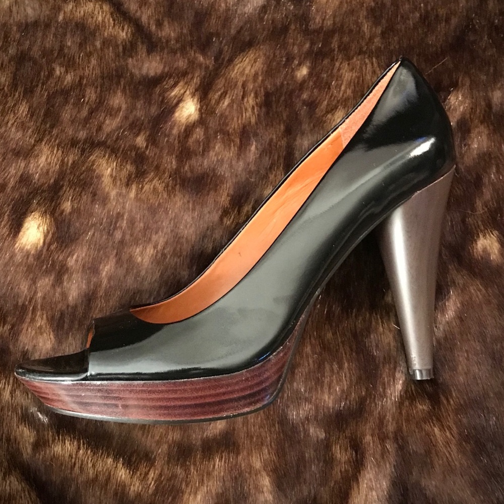 GUESS OPEN TOE PUMP - Picture 4 of 7